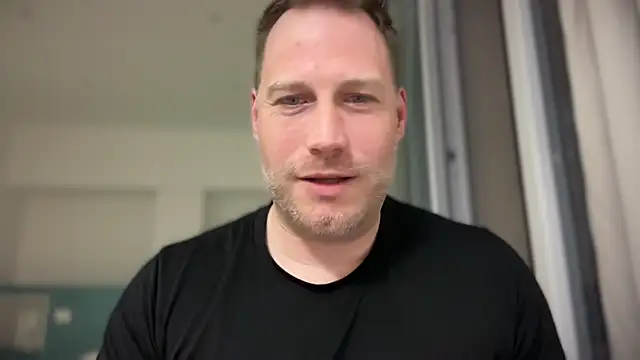 Snapshot of Christian87xxx chatting on February 16, 2026, 11:12 pm Christian87xxx online show from February 16, 2026, 11:12 pm