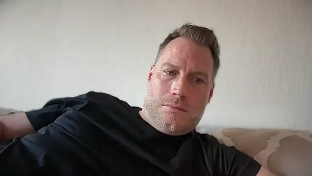 Snapshot of Christian87xxx chatting on March 19, 2026, 4:33 pm Christian87xxx online show from March 19, 2026, 4:33 pm