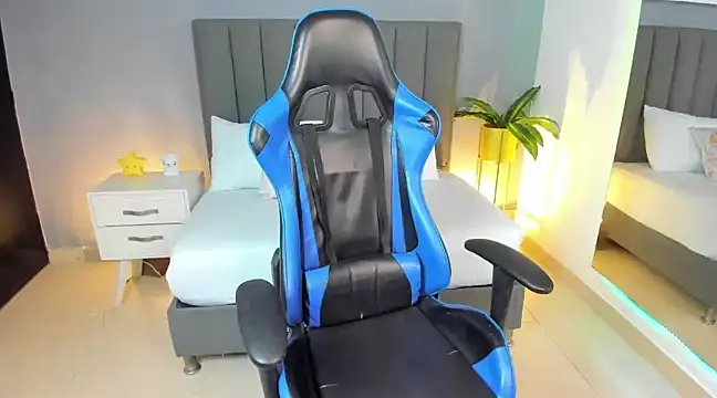 alessia leroy online show from February 11, 2025, 11:01 pm