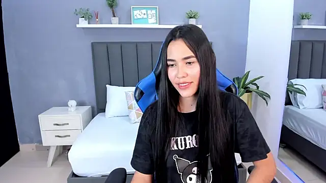 alessia leroy online show from February 18, 2025, 10:47 pm