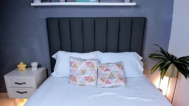 alessia leroy online show from February 20, 2025, 11:21 pm