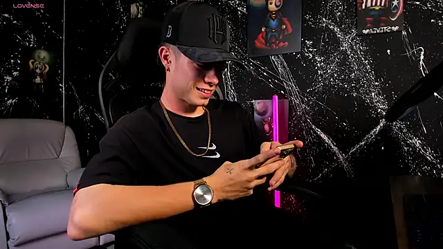 marcuscollins1  online show from February 26, 2025, 7:49 pm