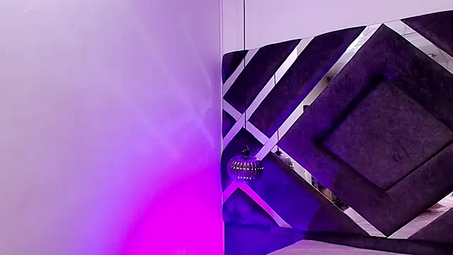 sara lopee1 online show from October 2, 2025, 12:01 pm