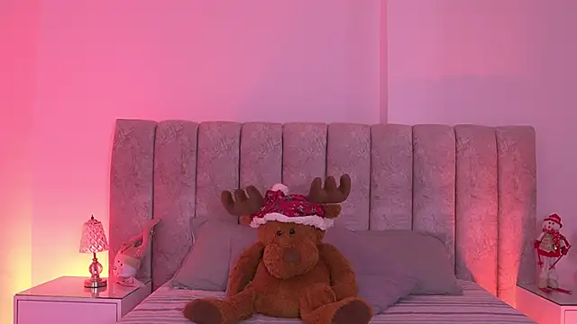 sara lopee1 online show from December 19, 2025, 12:01 pm