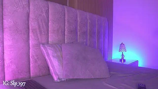 sara lopee1 online show from April 14, 2026, 12:00 pm