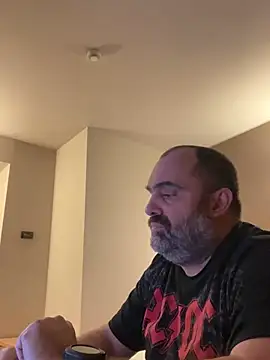 fuocovivo4 online show from February 17, 2025, 8:04 pm