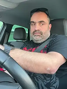 fuocovivo4 online show from March 7, 2025, 4:33 pm