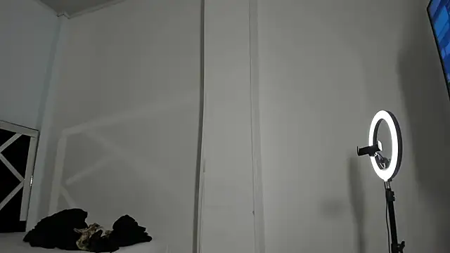 Annyrosee online show from February 8, 2025, 10:40 pm