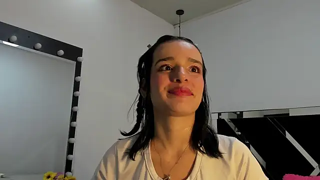 Annyrosee online show from March 6, 2025, 8:37 pm