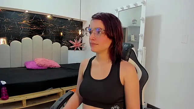 Annyrosee online show from November 24, 2025, 8:19 pm