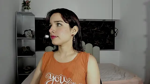 Annyrosee online show from February 10, 2026, 8:13 pm