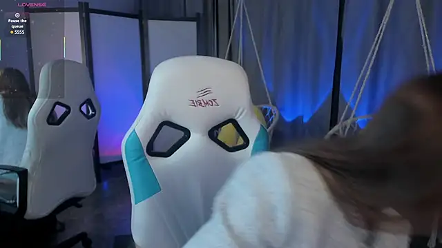 kaisajenner online show from November 28, 2025, 9:17 pm