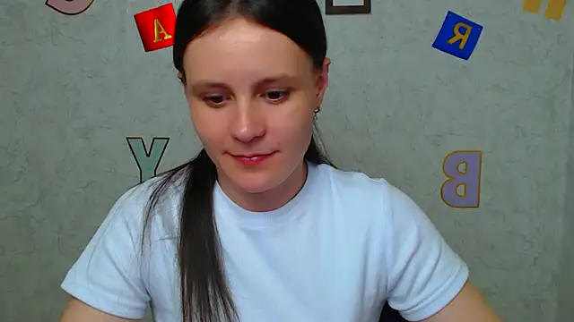 ValeriaHeart  online show from March 17, 2025, 4:43 pm