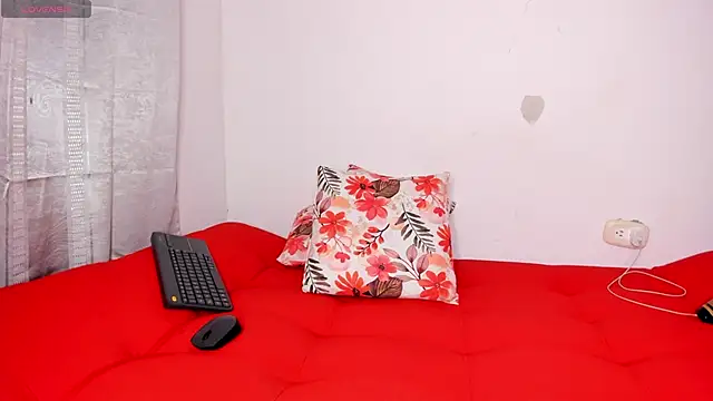 Snapshot of curly_sweett1 chatting on February 18, 2025, 3:21 pm curly sweett1 online show from February 18, 2025, 3:21 pm