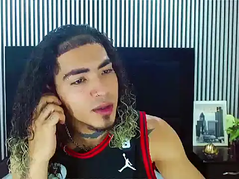 LihanJor 23 online show from September 28, 2025, 12:32 pm