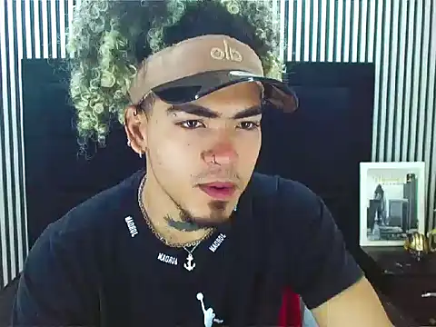 LihanJor 23 online show from September 30, 2025, 1:27 pm