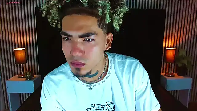 LihanJor 23 online show from October 13, 2025, 1:11 pm