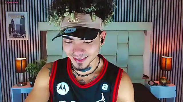 LihanJor 23 online show from October 25, 2025, 12:56 pm