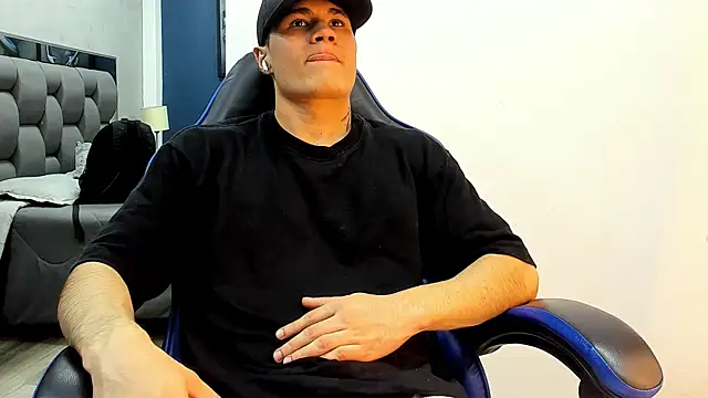 Snapshot of roan_birkin chatting on October 27, 2025, 7:40 pm roan birkin online show from October 27, 2025, 7:40 pm