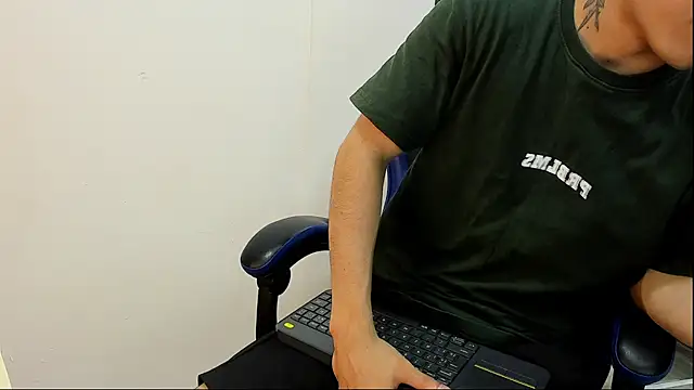 Snapshot of roan_birkin chatting on November 2, 2025, 8:00 pm roan birkin online show from November 2, 2025, 8:00 pm