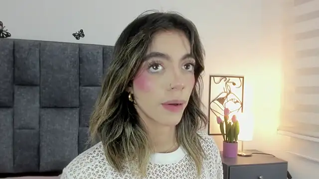 Violetta Ficher online show from November 19, 2025, 2:11 am