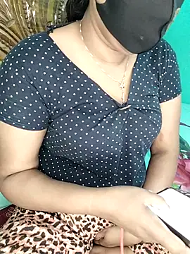 monekhan123 online show from December 18, 2025, 4:18 am