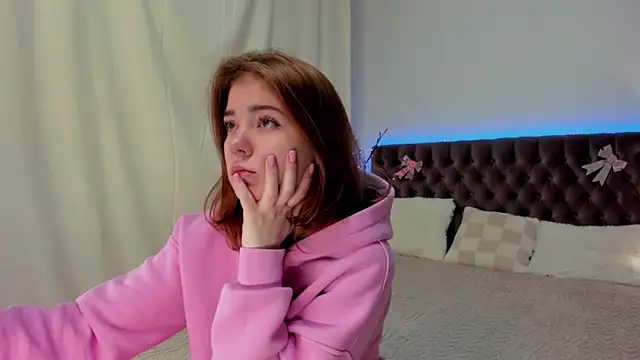 Ella Mayers online show from February 11, 2025, 9:25 pm