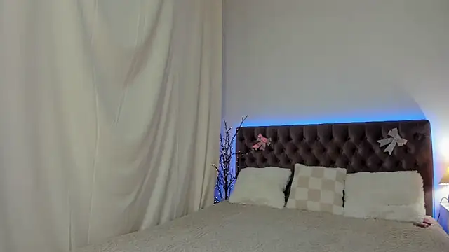 Ella Mayers online show from February 15, 2025, 1:16 pm