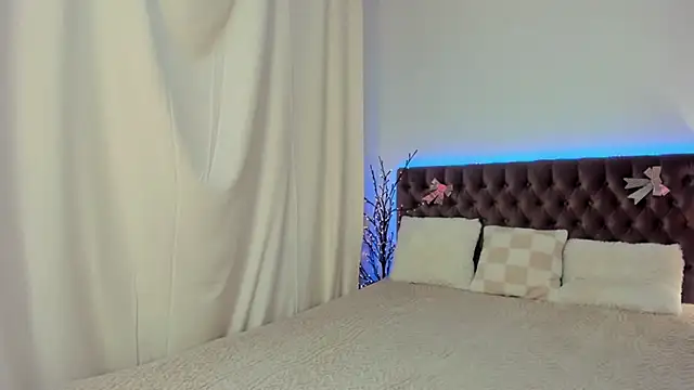 Ella Mayers online show from February 21, 2025, 9:32 pm