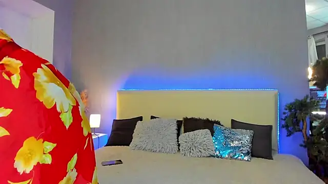 Ella Mayers online show from February 23, 2025, 2:04 pm