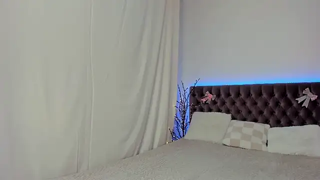 Ella Mayers online show from March 6, 2025, 9:42 pm