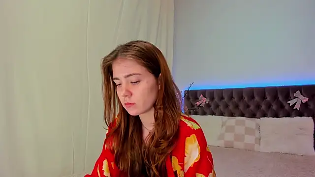 Ella Mayers online show from March 9, 2025, 3:54 am