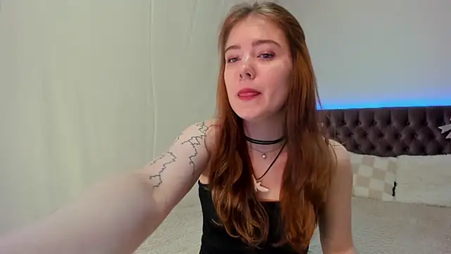 Ella Mayers online show from March 9, 2025, 9:25 pm