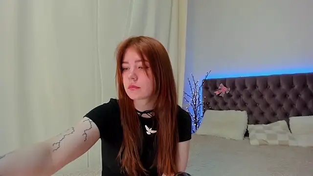 Ella Mayers online show from March 20, 2025, 3:23 am