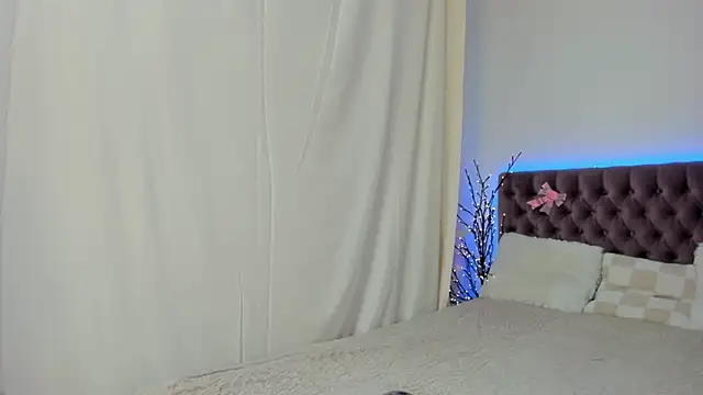 Ella Mayers online show from March 21, 2025, 4:28 am