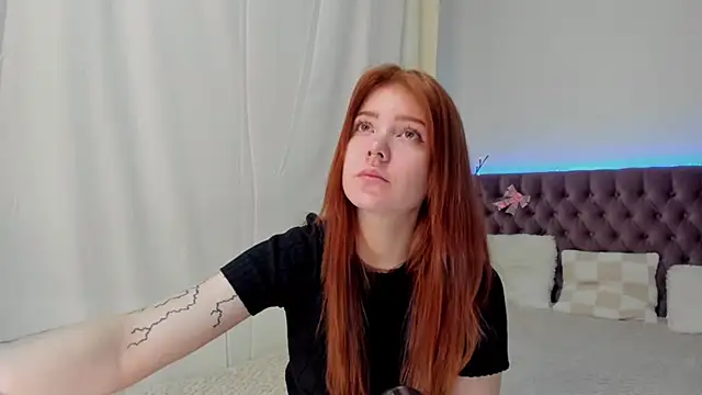 Ella Mayers online show from March 22, 2025, 9:21 pm