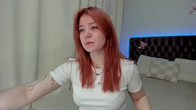 Ella Mayers online show from September 14, 2025, 12:26 pm