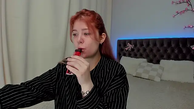 Ella Mayers online show from September 18, 2025, 12:29 pm