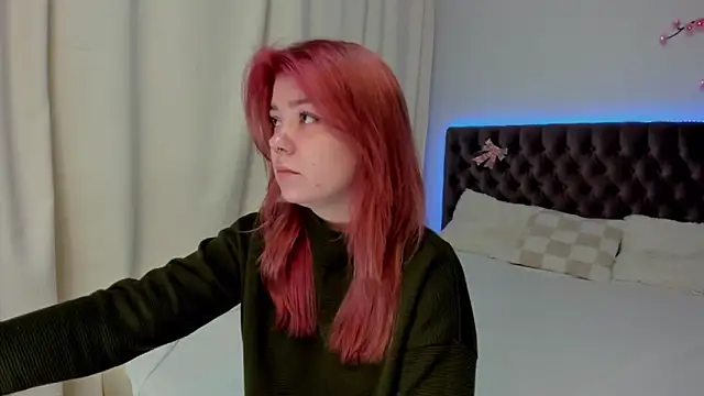 Ella Mayers online show from September 28, 2025, 12:21 pm