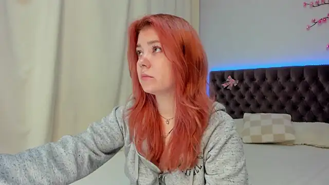 Ella Mayers online show from October 10, 2025, 12:26 pm