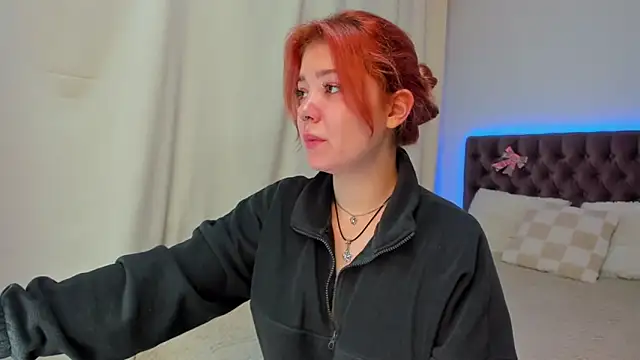 Ella Mayers online show from October 11, 2025, 12:15 pm