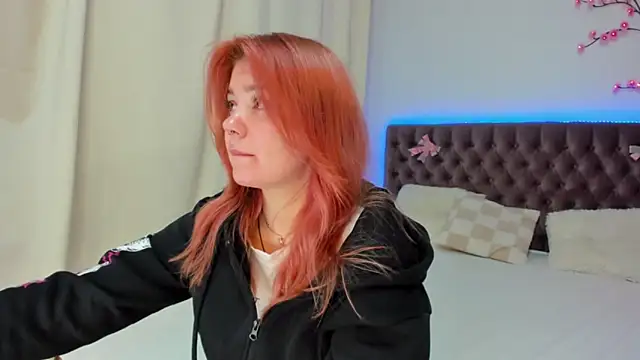 Ella Mayers online show from October 17, 2025, 12:30 pm