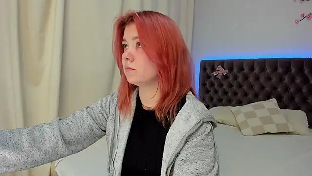 Ella Mayers online show from October 29, 2025, 1:24 pm