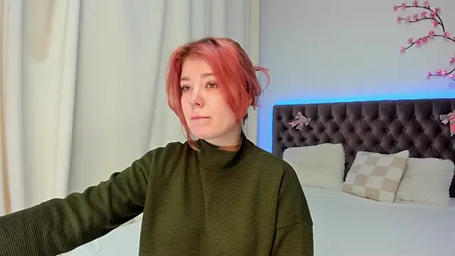 Ella Mayers online show from November 1, 2025, 1:35 pm