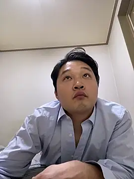 offwhite777 online show from February 16, 2025, 11:38 am