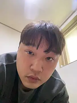 offwhite777 online show from February 21, 2025, 5:46 am