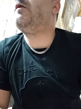 Snapshot of NAvoglia chatting on May 5, 2026, 11:02 pm NAvoglia online show from May 5, 2026, 11:02 pm