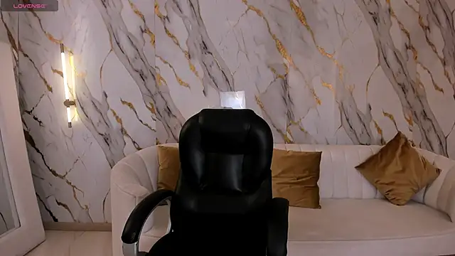 BeccaBaxter online show from December 5, 2025, 12:14 pm