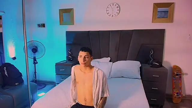 Snapshot of JhoanLeandro chatting on February 5, 2025, 4:06 am JhoanLeandro online show from February 5, 2025, 4:06 am