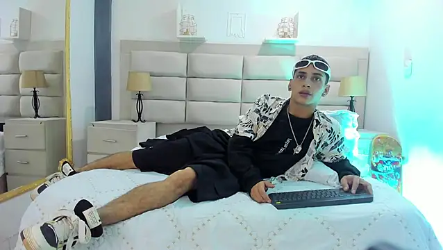 Snapshot of JhoanLeandro chatting on February 7, 2025, 4:16 am JhoanLeandro online show from February 7, 2025, 4:16 am